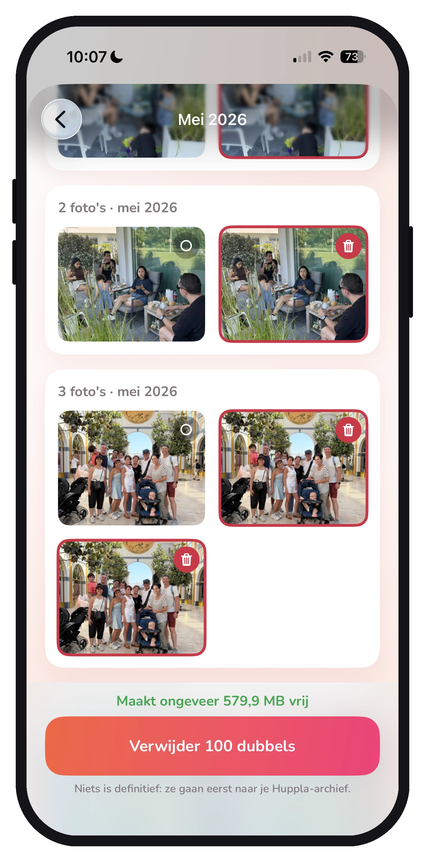 Huppla toont dubbele foto’s per groep zodat je de beste houdt en de rest opruimt