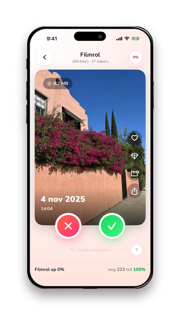 Veegscherm van Huppla met een roze gevel met bougainvillea